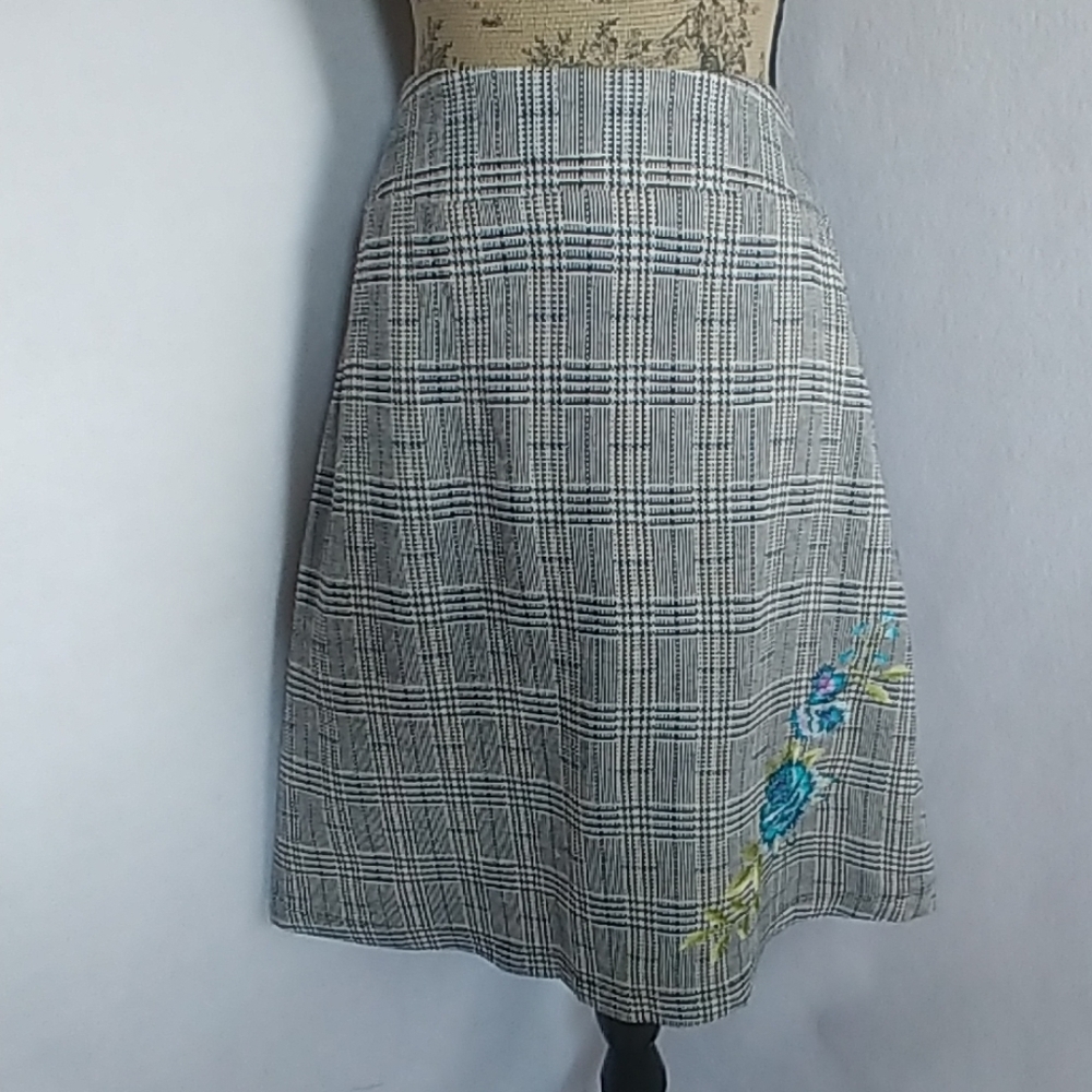 Michele Grey Plaid A line Skirt w/Embroidered Flowers